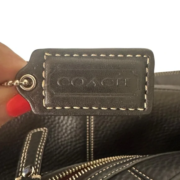 Coach Elegant Black Leather Shoulder Bag - Picture 10 of 13